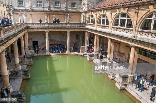 Esse banho público na cidade de Bath (banho em inglês), na Inglaterra, é um dos mais famosos do antigo Império Romano.