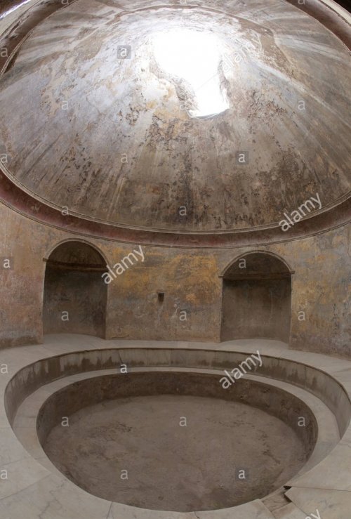 Cúpula no frigidarium dos banhos Stabian em Pompéia.