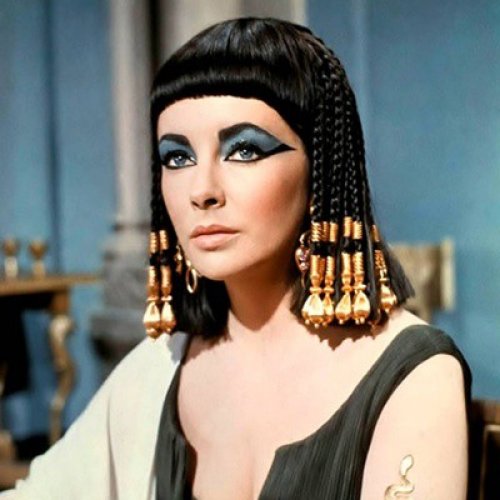 No clássico filme de 1963, a rainha Cleópatra foi interpretada pela atriz Elizabeth Taylor.