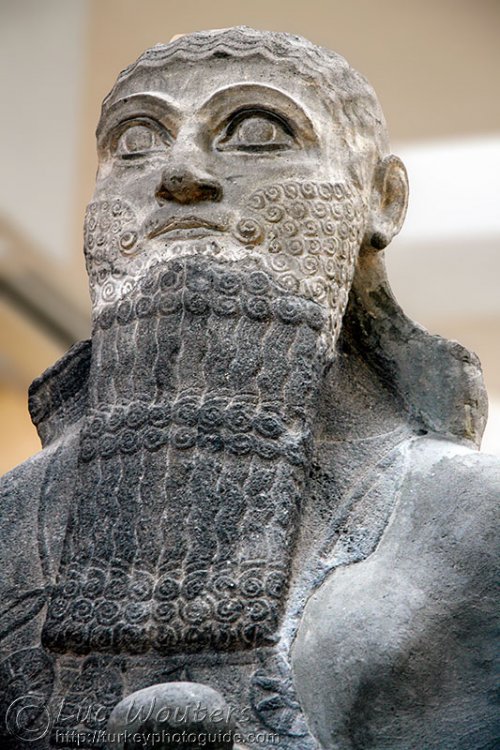 Estátua de Shalmaneser III. Museu Arqueológico de Istambul.