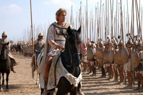 Alexandre e as tropas macedônias no filme de 2005.
