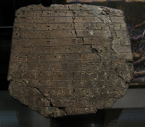 Tablete com escrita Linear B encontrado em Micenas. Museu Ashmolean, Oxford.