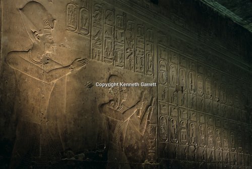 A lista dos reis do Egito na parede do templo de Seti I, em Abidos.