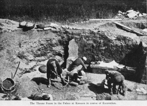 A Sala do Trono durante as escavações em 1900.