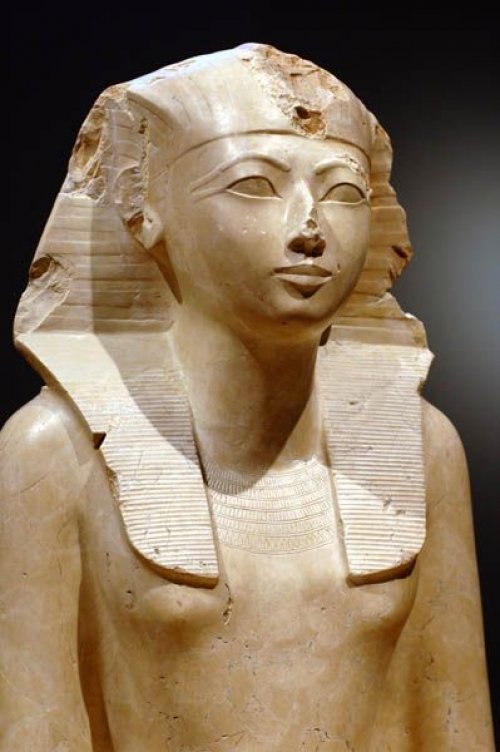 Estátua da rainha Hatshepsut. MET. N° 29.3.2