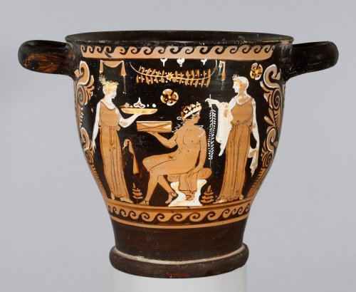Taça Skúphos (skyphos) de cerca de 330-300 a.C. 32 cm de altura. MET. N° 06.1021.238