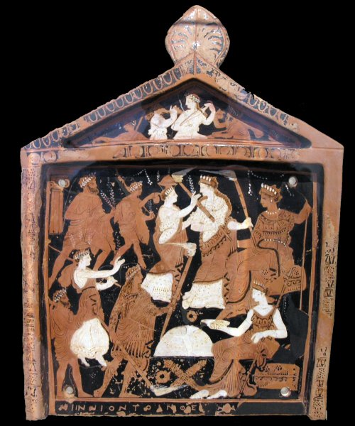 Placa votiva do século 4 a.C. conhecida como Ninnion Tablet, mostra cenas dos mistérios de Elêusis. Descoberta no santuário de Elêusis. Museu Arqueológico Nacional de Atenas. Via Wikimedia Commons.