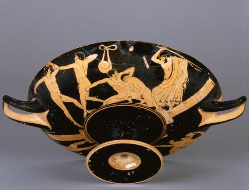 Kúlix do período Clássico. Cerca de 490 a.C. 12 cm de altura por 31 de diâmetro. Museu Britânico. N° 1850,0302.2