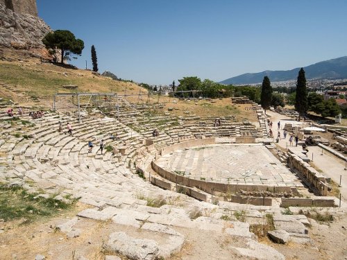 O teatro de Dionísio, na encosta sul da Acrópolis de Atenas, é o teatro mais antigo do mundo.