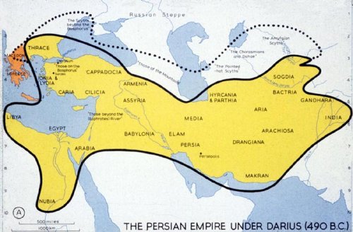 O Império Persa em 490 a.C. Observe a posição e o tamanho das cidades gregas no canto esquerdo do mapa.